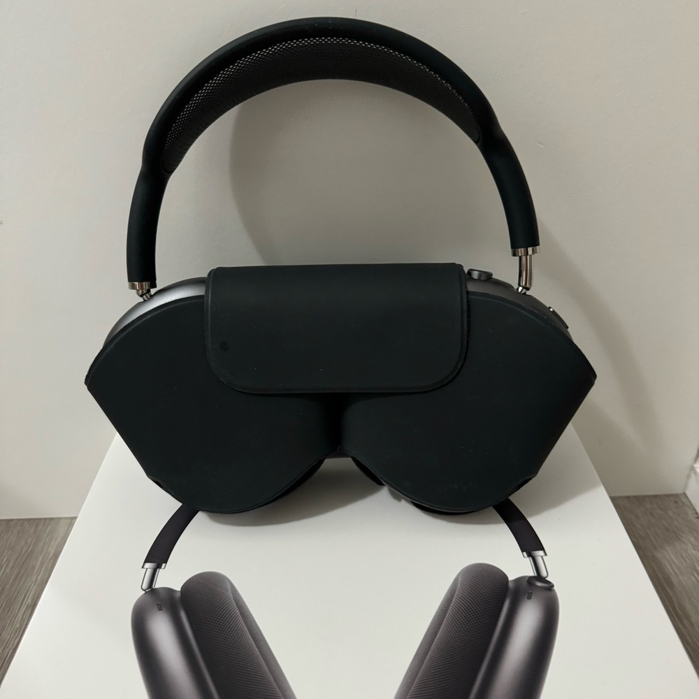 SOLD Airpods Max Space Gray with Box